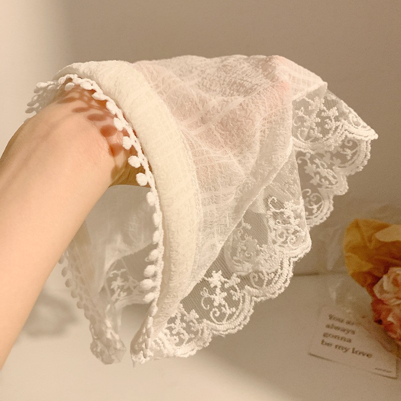 Luxury Bags Cute - Üçgen Başörtüsü Bandı Premium Dantel Başörtüsü